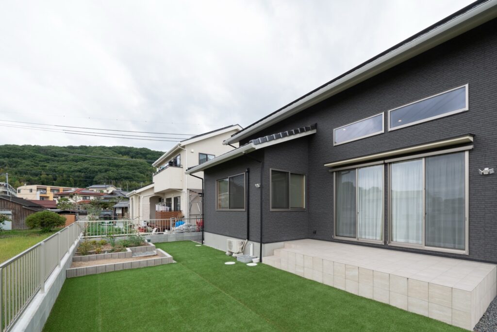 広い庭のある平屋